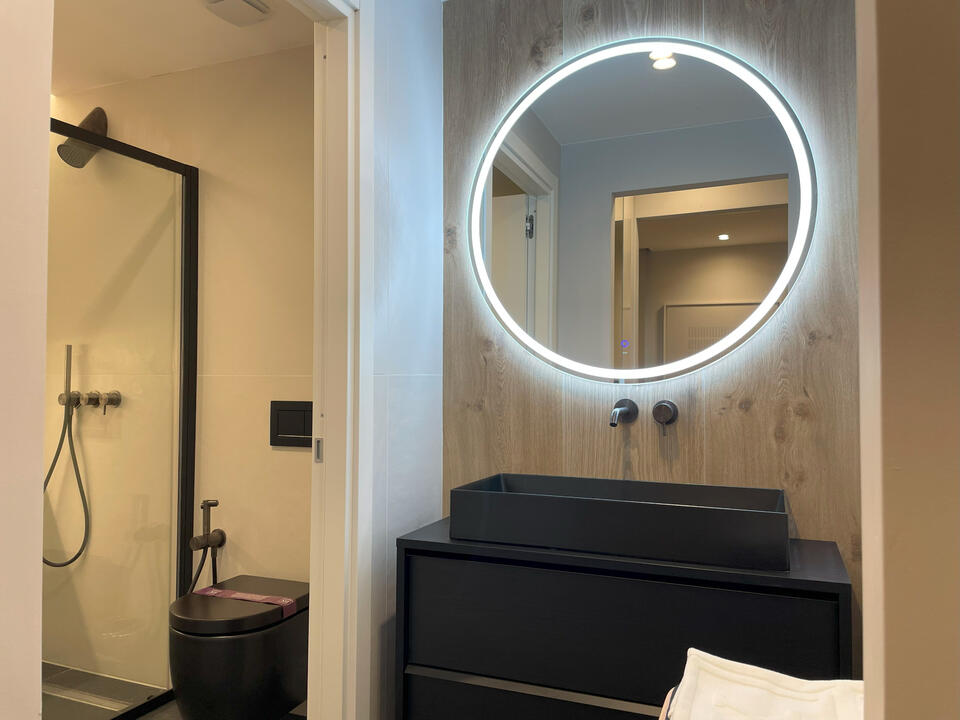 Bathroom woth luxurious finishes